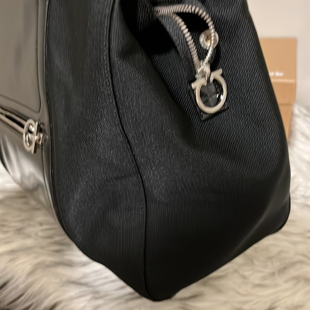 Salvatore Ferregamo tote with dust bag. - Picture 2 of 8